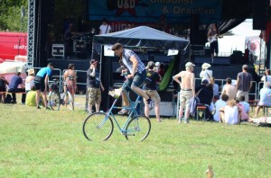 Versuch auf dem Hochrad